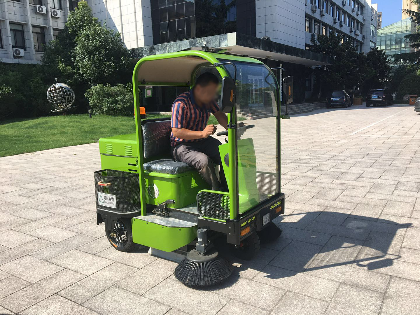 駕駛式掃地機(jī)需要被清洗么？